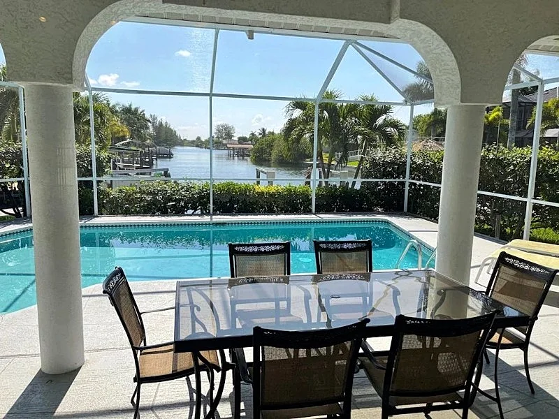Beautiful Private Oasis with pool and private Dock on the water