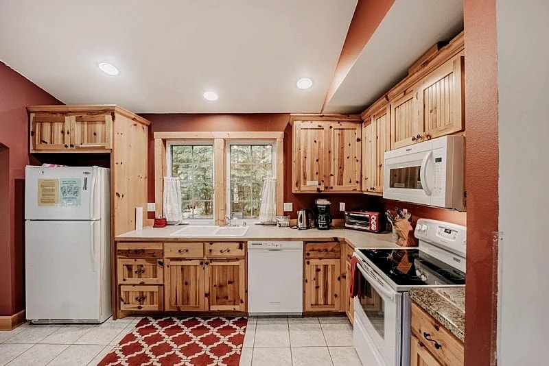Snowline Cabin #34 - Hot Tub - Wi-Fi - Ping Pong in Glacier, Washington, United States — photo 5