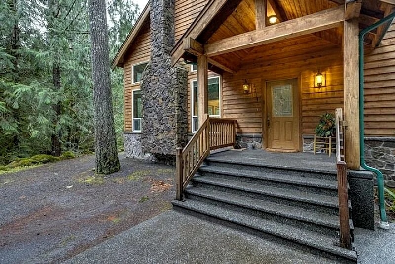 Glacier Springs Cabin #20 - Elegant Country Home in Maple Falls, Washington, United States — photo 2