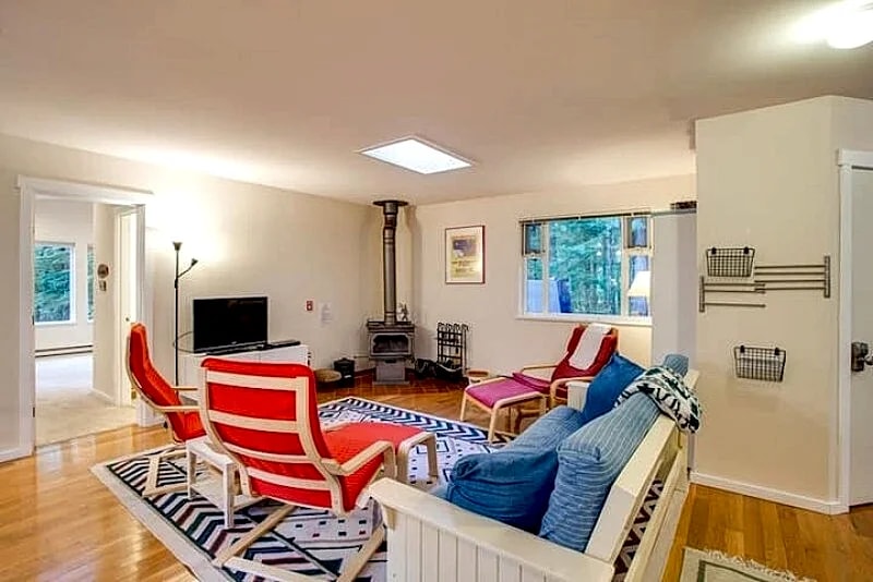 Glacier Springs Cabin #30 - Hot Tub - Wi-Fi - Pets Ok in Glacier, Washington, United States — photo 4