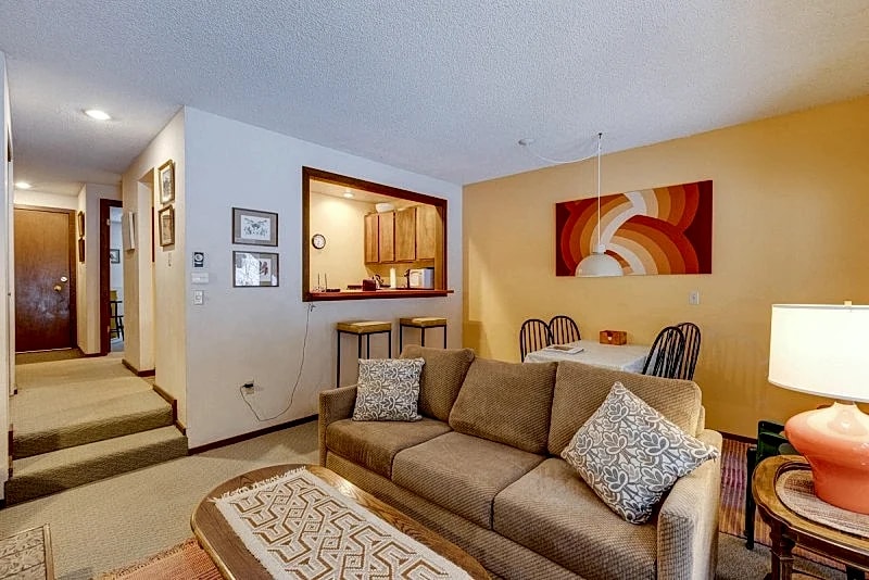 Snowater Condo #33 - Fireplace - WiFi - Sleeps 4 in Glacier, Washington, United States — photo 2
