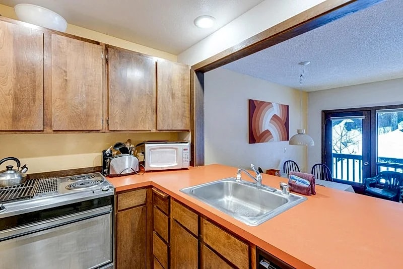 Snowater Condo #33 - Fireplace - WiFi - Sleeps 4 in Glacier, Washington, United States — photo 3