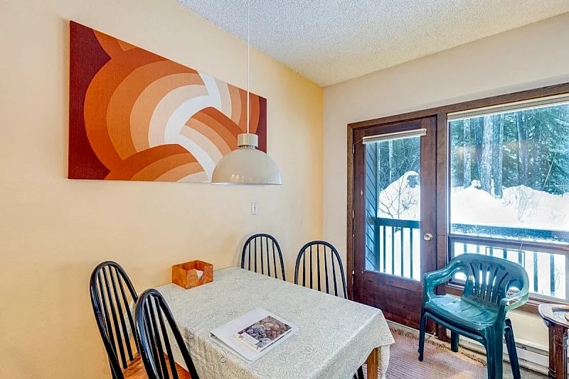 Snowater Condo #33 - Fireplace - WiFi - Sleeps 4 in Glacier, Washington, United States — photo 5