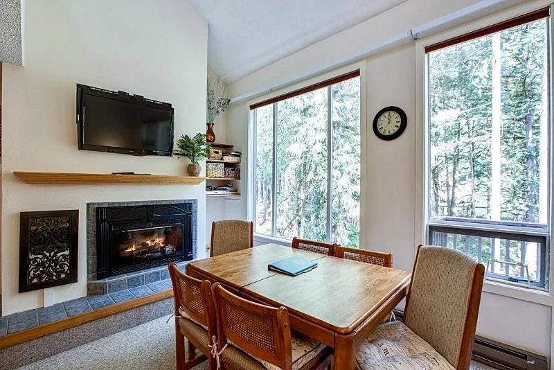 Condo #38 - Wi-Fi - Fireplace - Sleeps 6 in Glacier, Washington, United States — photo 4