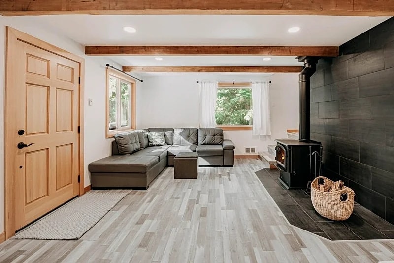 Snowline Cabin #48 - Newly Remodeled - Wi-Fi - Hot Tub in Deming, Washington, United States — photo 3