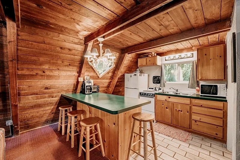 Snowline Cabin #54 - Hot Tub - Pets Ok in Deming, Washington, United States — photo 4
