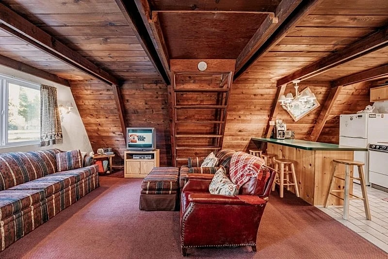 Snowline Cabin #54 - Hot Tub - Pets Ok in Deming, Washington, United States — photo 3