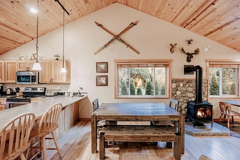 Glacier Springs Cabin 65 - Hot Tub - Wi-Fi in Deming, Washington, United States — photo 5