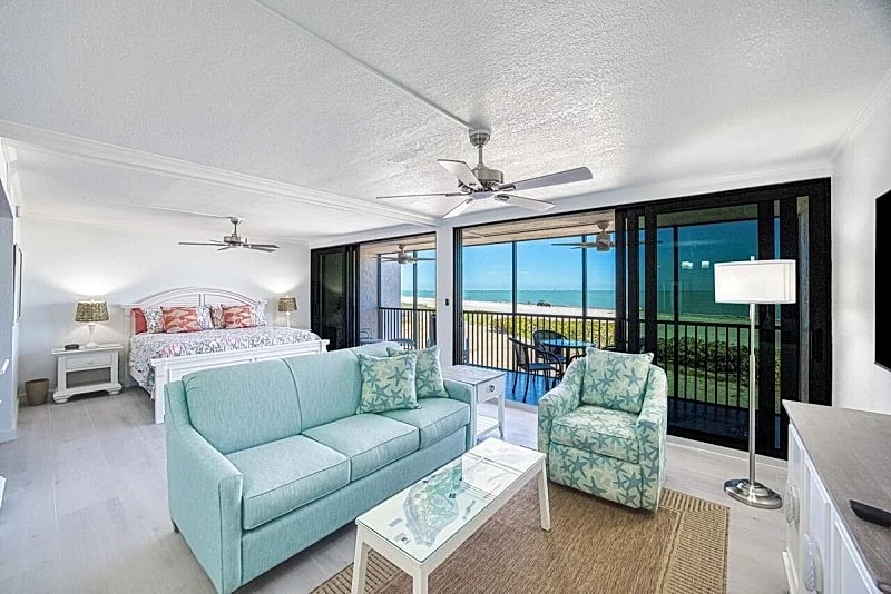 1 BR Gulf Front Sanibel Condo - 25 Steps to the the Beach in Sanibel, Florida, United States — photo 5