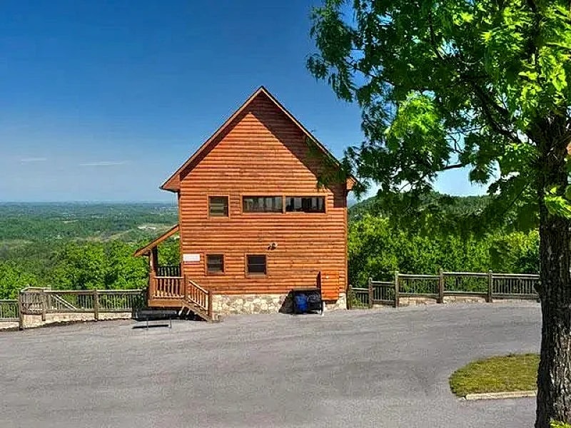 Above It All (2 BR) in Sevierville, Tennessee, United States — photo 4