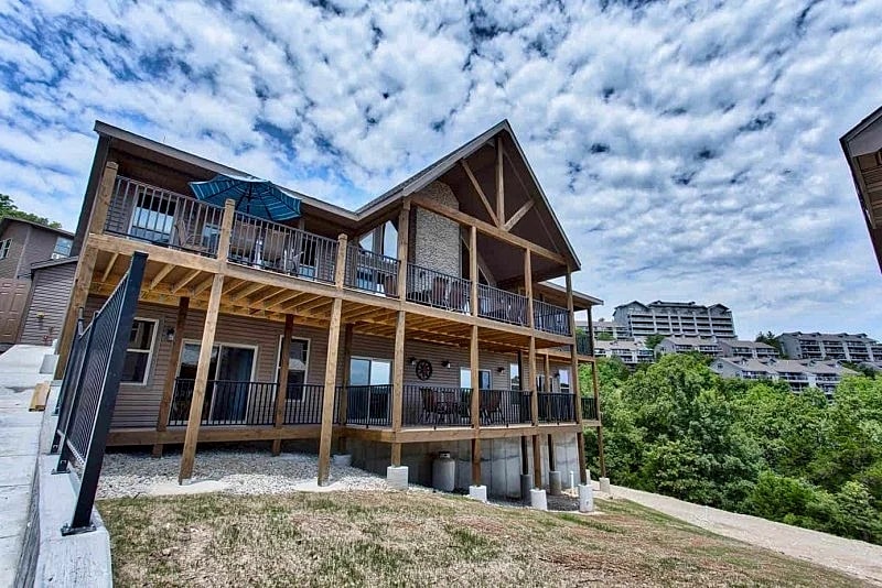 Branson Home W/pool Access, Lake Views & Boat Slip