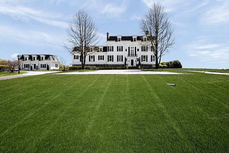 Luxury Seaside Villa with water views, large deck, walking distance to beach/restaurants