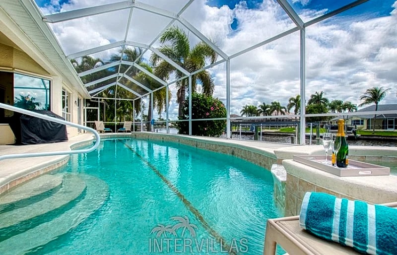 Cape Coral Vacation Homes | Villa Esmeralda in Cape Coral, Florida, United States — photo 4