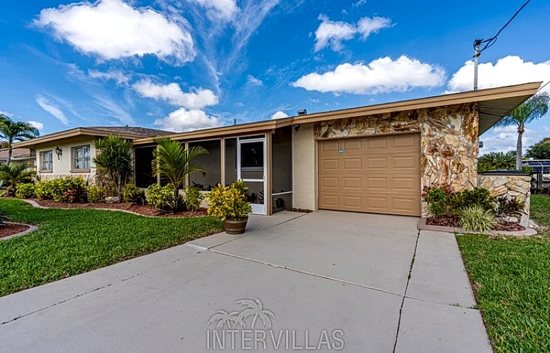 Cape Coral Vacation Homes | Villa Riviera in Cape Coral, Florida, United States — photo 2