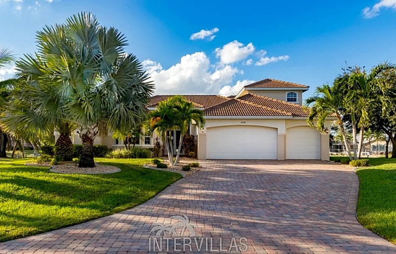 Cape Coral Vacation Homes | Villa Aurora