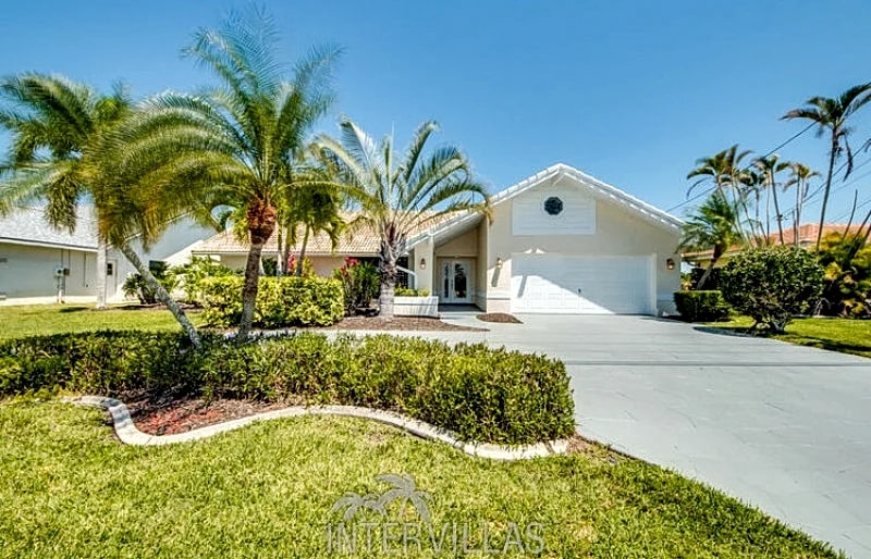 Cape Coral Vacation Homes | Villa 8Lakes