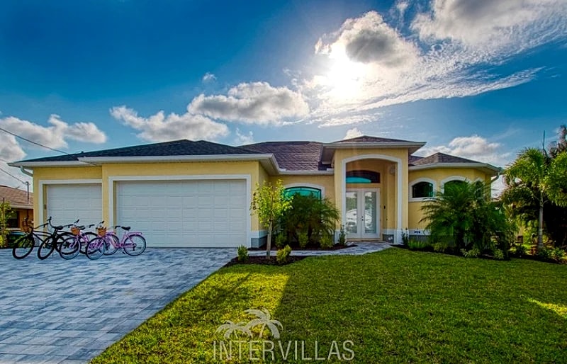 Cape Coral Vacation Rentals | Villa Solaris at the Lake in Cape Coral, Florida, United States — photo 2