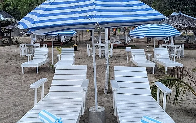 Oversize Lounge Chairs in Sipalay, Philippines — photo 1