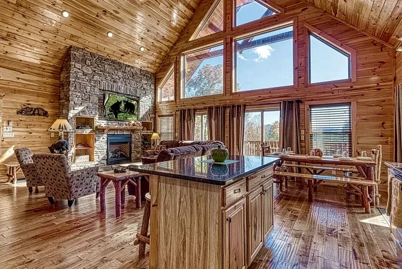 Newer, Wheelchair-friendly, WOW Views!, 4BD/4 BA, Firepit, Game Room, & more! in Pigeon Forge, Tennessee, United States — photo 3