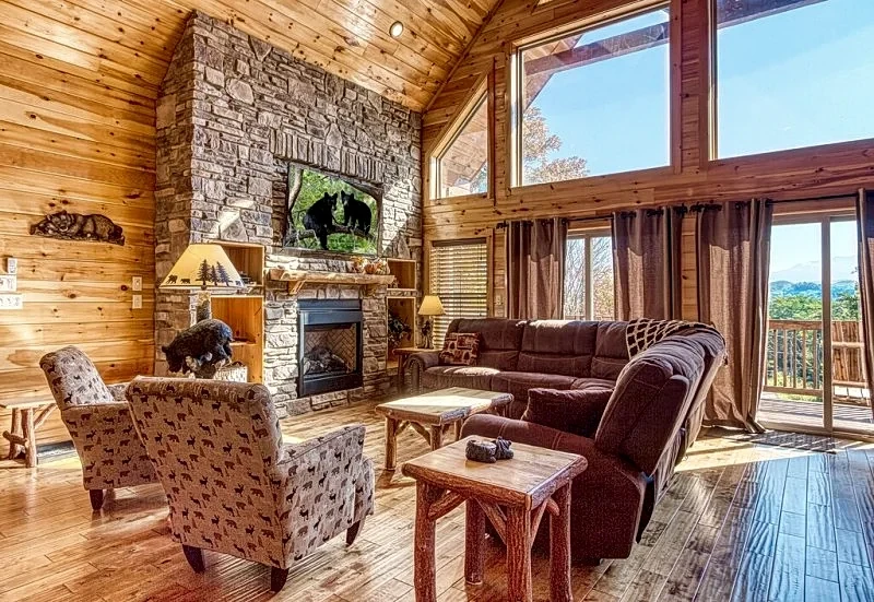 Newer, Wheelchair-friendly, WOW Views!, 4BD/4 BA, Firepit, Game Room, & more! in Pigeon Forge, Tennessee, United States — photo 2