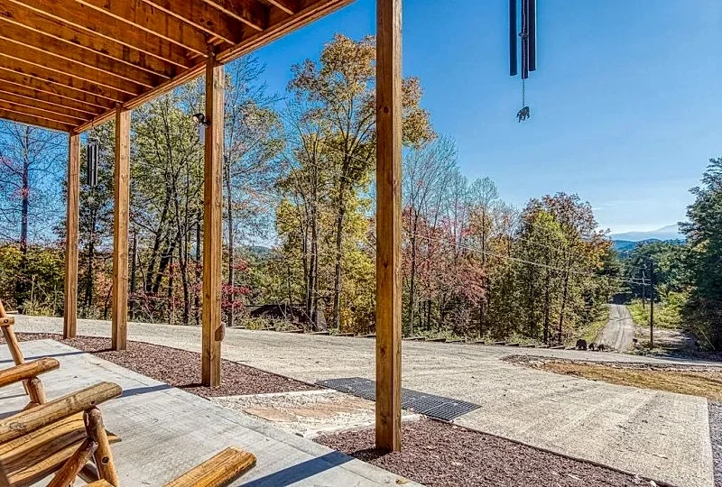 Newer, Wheelchair-friendly, WOW Views!, 4BD/4 BA, Firepit, Game Room, & more! in Pigeon Forge, Tennessee, United States — photo 5