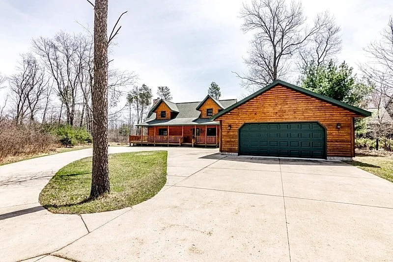 CUSTOM BUILT LOG HOME ON LAKE ARROWHEAD GOLF COURSE in Nekoosa, Wisconsin, United States — photo 1