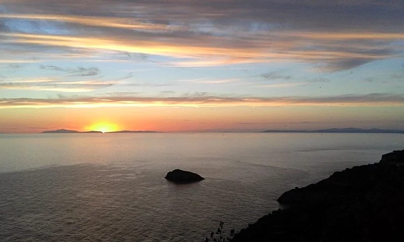 Breathtaking scenario of the Islands of Giglio, Montecristo, Corsica and Elba in Monte Argentario, Tuscany, Italy — photo 2