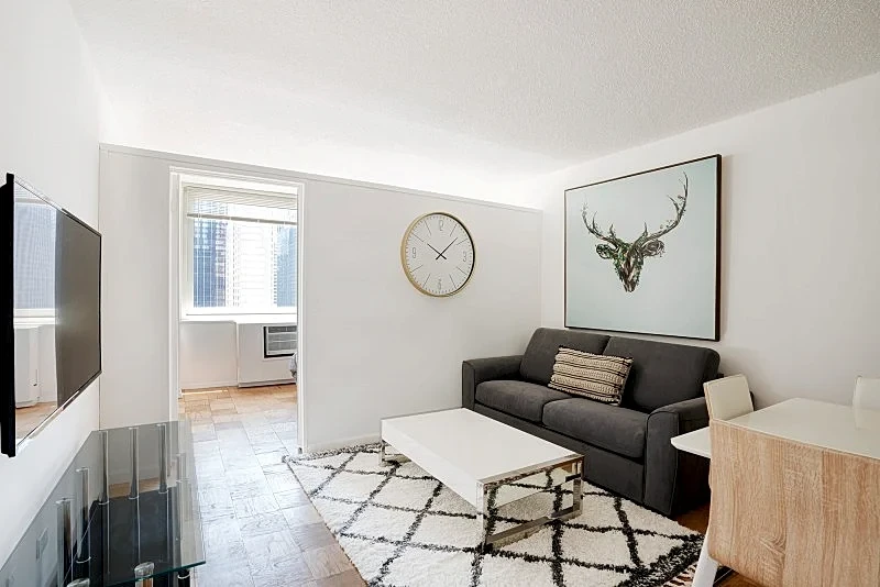 COLUMBUS CIRCLE: 2 BEDROOMS APARTMENT