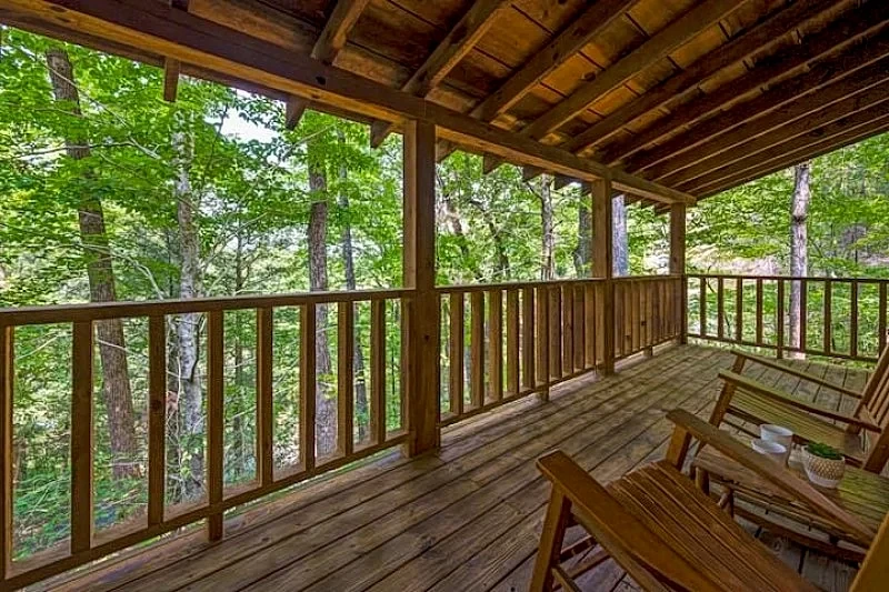 ALMOST PARADISE 1 Bedroom, 1 Bathroom Cozy Log Cabin in Great Location. Hot Tub, Fireplace, Pool & Fishing. Honeymoon! Sleeps 4 in Sevierville, Tennessee, United States — photo 4