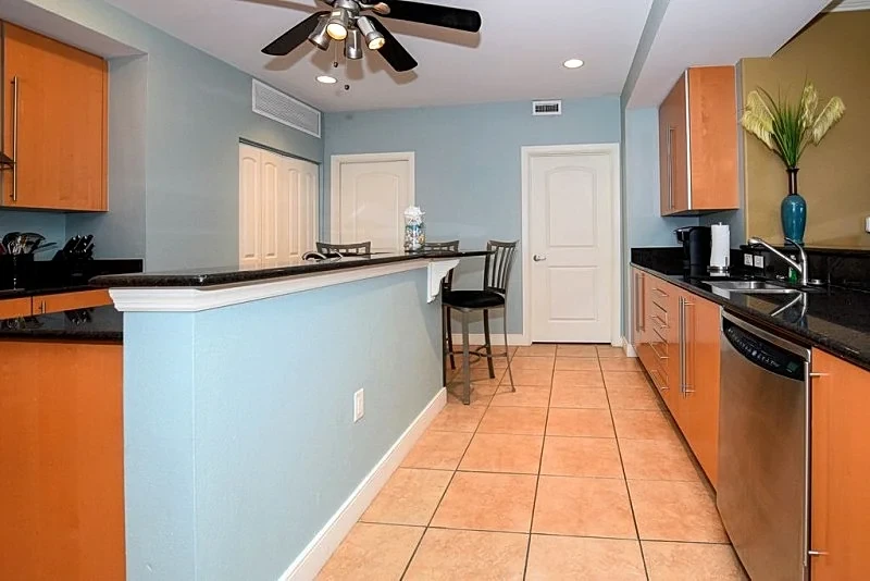 Ocean Vistas 502 4 bedrooms, 3 Baths Ocean Front Luxury Locally Managed! in Daytona Beach Shores, Florida, United States — photo 5