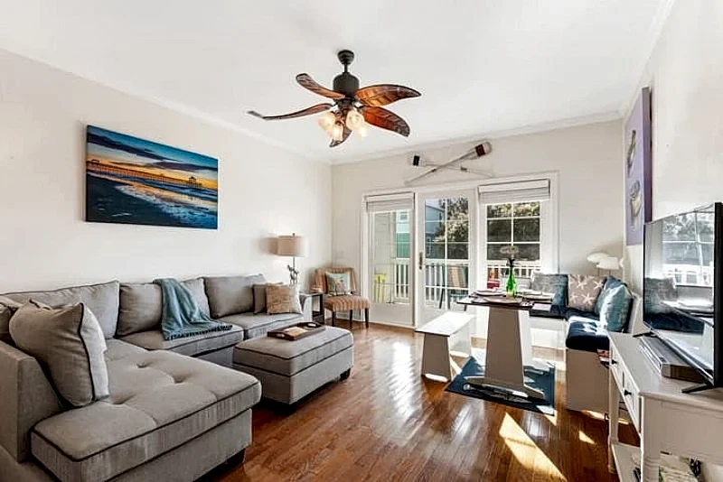 Marshwinds- River & Marsh Views - Pool, Walk to Downtown Folly