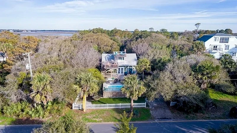 Surf N Turf- Private Pool & Multi-Level Decks w/Screened in Porch! Beach Access Across Street in Folly Beach, South Carolina, United States — photo 3