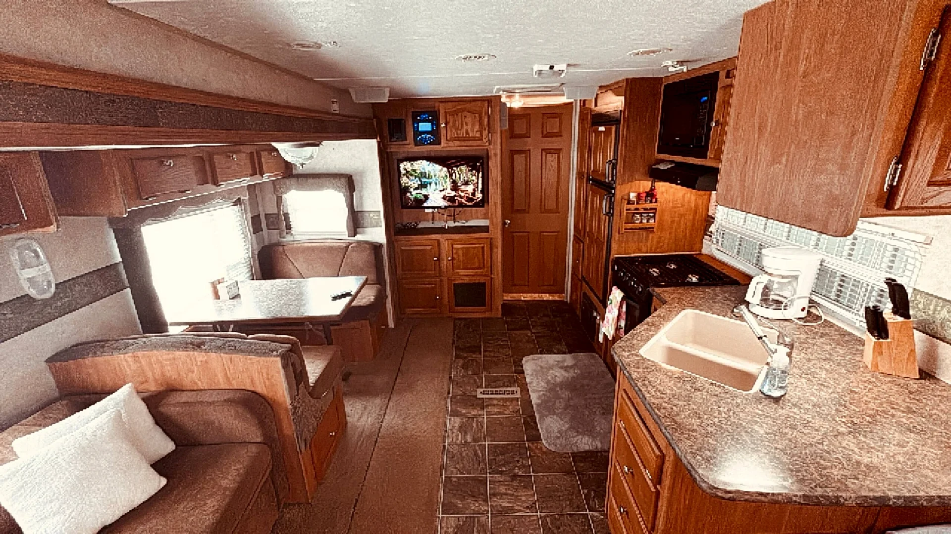 Delightful RV Nice Area 1 Bedroom Sleeps 2