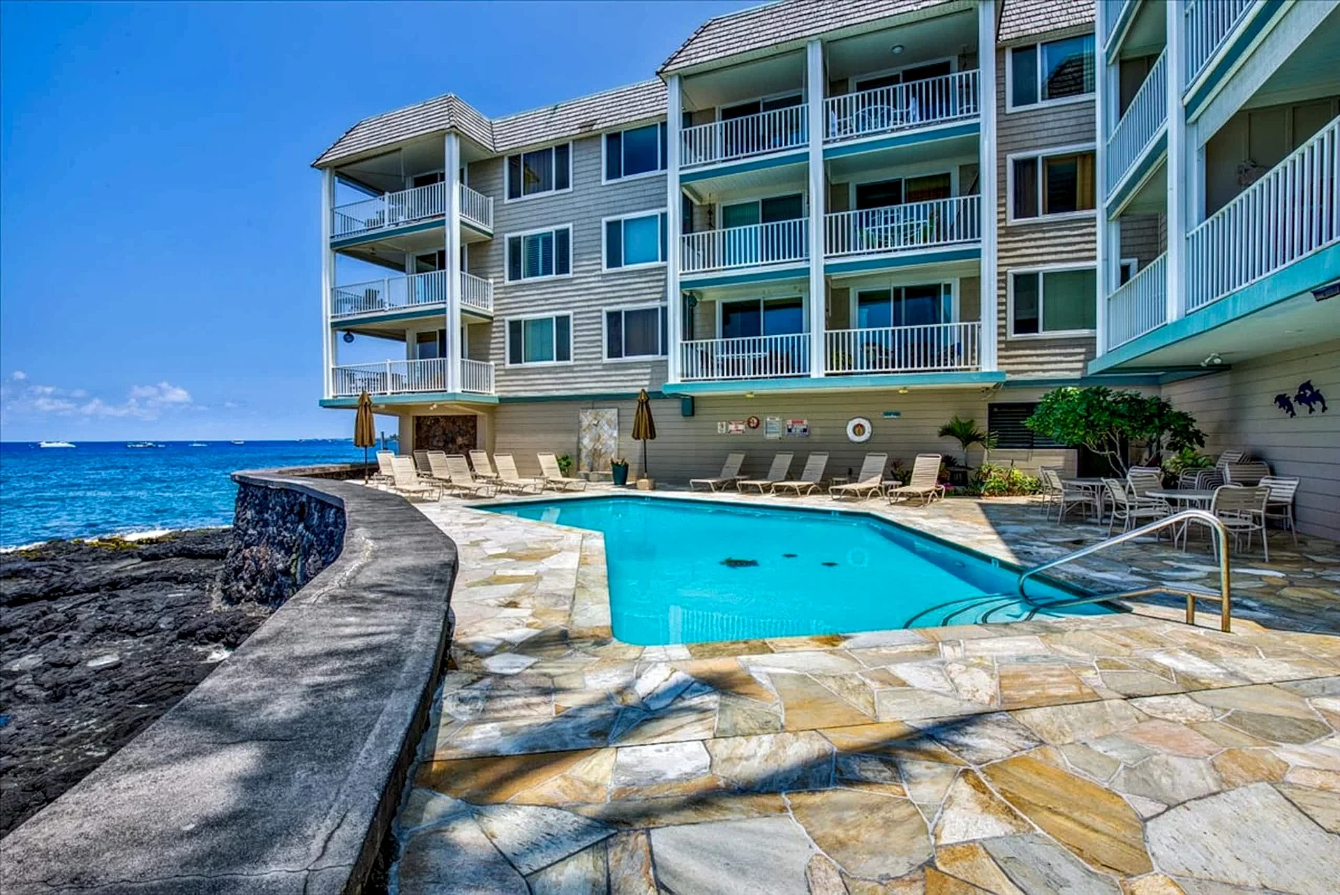 Hale Kona Kai 412 Oceanfront Condo & Wraparound Lanai in Kailua-Kona, Hawaii, United States — photo 3