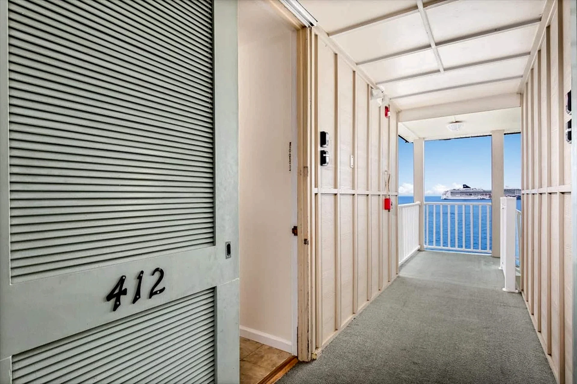 Hale Kona Kai 412 Oceanfront Condo & Wraparound Lanai in Kailua-Kona, Hawaii, United States — photo 5