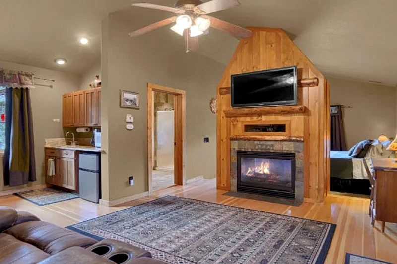 Guest Cabin at Pikes Peak near Colorado Springs - Rocky Mountain Lodge in Cascade-Colorado, Colorado, United States — photo 5