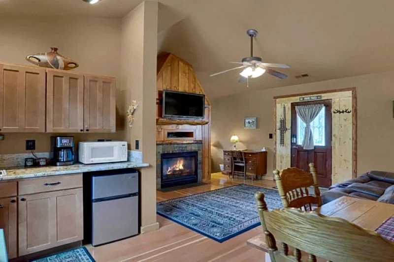 Guest Cabin at Pikes Peak near Colorado Springs - Rocky Mountain Lodge in Cascade-Colorado, Colorado, United States — photo 2
