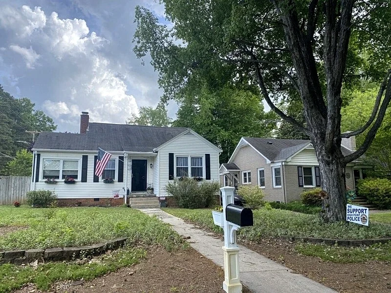 Uptown Oasis Eclectic Cottage: Houses for Rent in High Point
