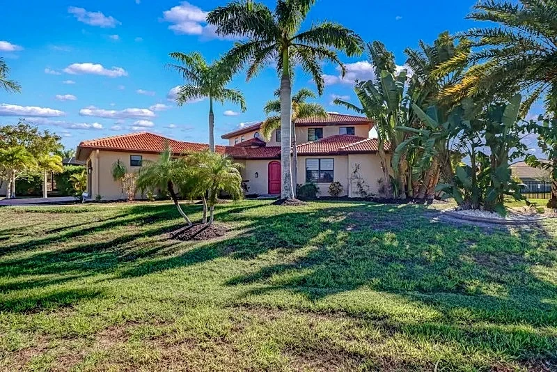 Laguna Lake 1034 - NW Cape Coral Waterfront, Luxury Pool/Spa Home, Newly remodeled