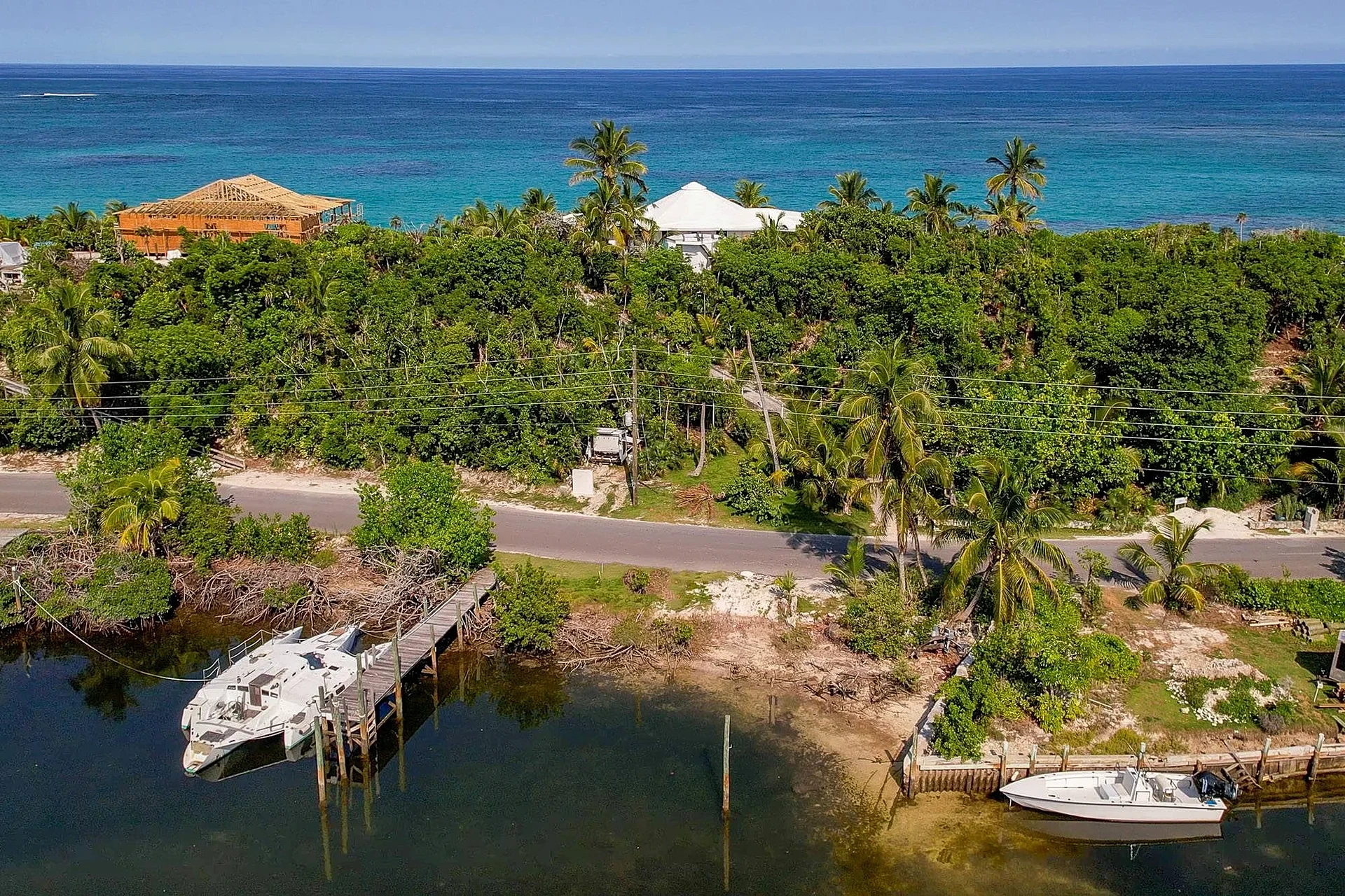 Wynne Rae Abaco Beach House with Dock in Bahamas in Hope Town, Abaco, Bahamas — photo 2