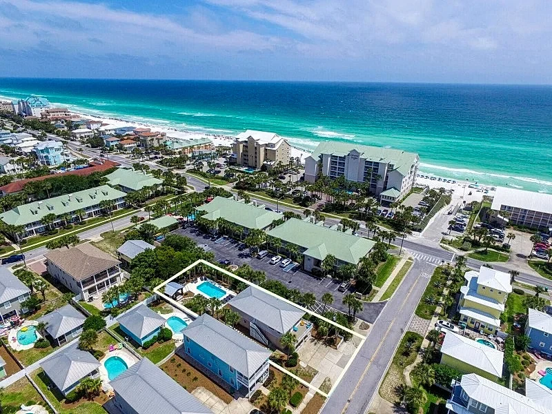 Salty Skipper | Beach Views | Heated Pool | Tiki Bar | 2 Kitchen & Living Area