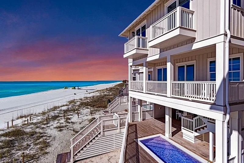 Beach House Whale Rested - Direct Beachfront, Pool, West End of PCB