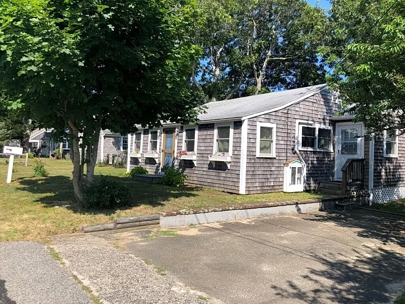 Charming Cottage near Beach and Ferry - West Yarmouth