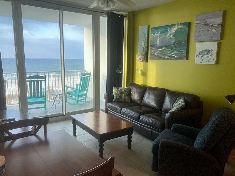 Feel as if you were sitting on Beach, Front door Parking, High Demand Unit ! in Gulf Shores, Alabama, United States — photo 2