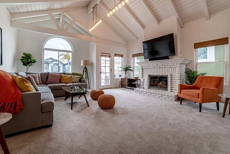 Modern 3-Bedroom Coastal Getaway with Outdoor Dining in Prime Redondo Beach Location