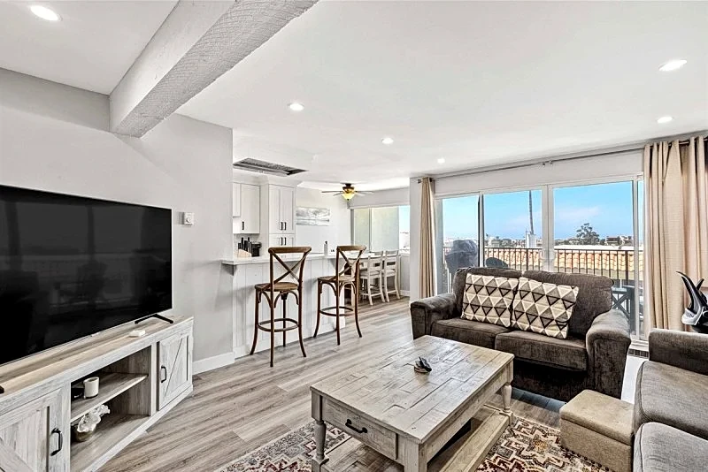 Ocean View 2BR/2BA Ocean View Condo in Prime Hermosa Beach Location
