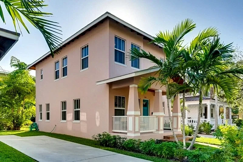 PINK HOUSE | MODERN 3BD/3BA | PARKING & PORCH - WPB in Florida, United States — photo 1