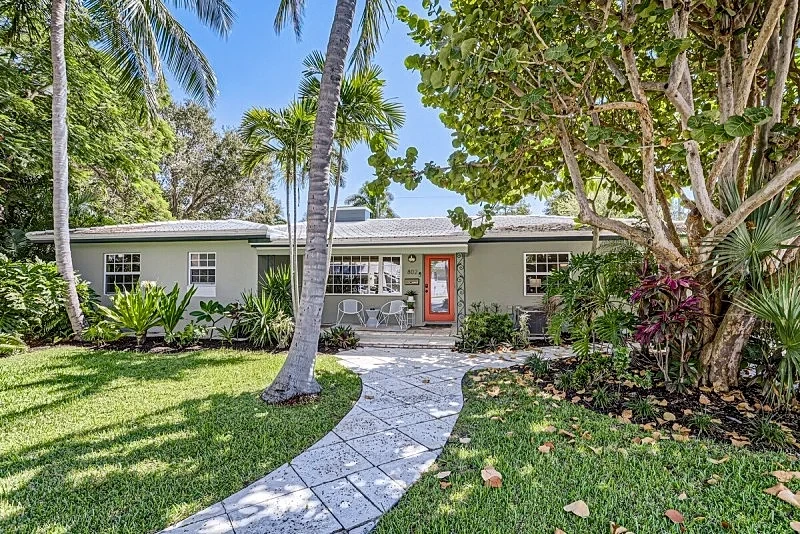 PEACOCK OASIS - 3BD/2BA, POOL - NEW!! Private Pool + Quiet Neighborhood