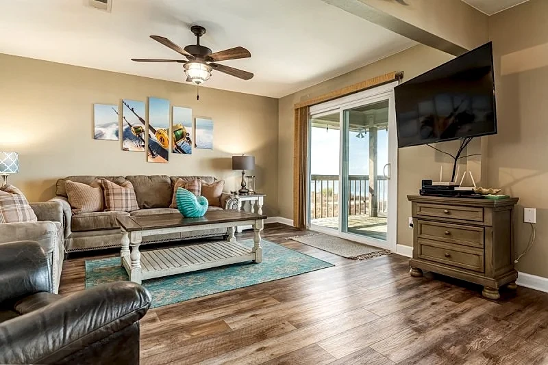 Spacious Waterfront Beach House with Private Pier and Boat Dock – Chele’s Baysid