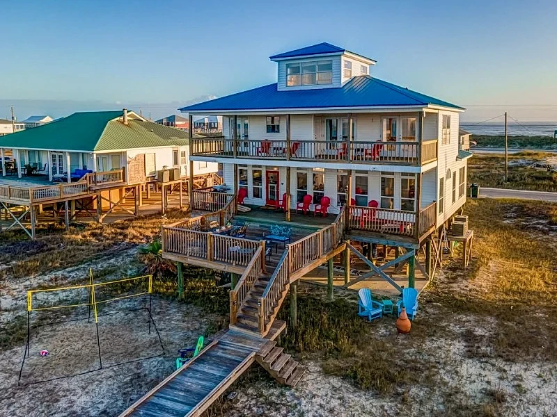 Timeless, authentic and endearing! A bayside beauty with space for everything! -